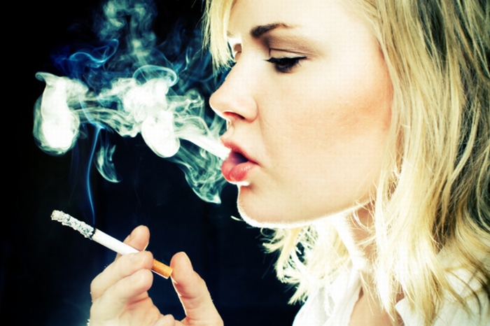 курящие женщины